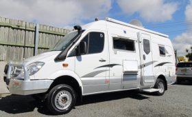 2013 Mercedes Paradise Oasis Deluxe 4WD Slide Out Island Bed Motorhome